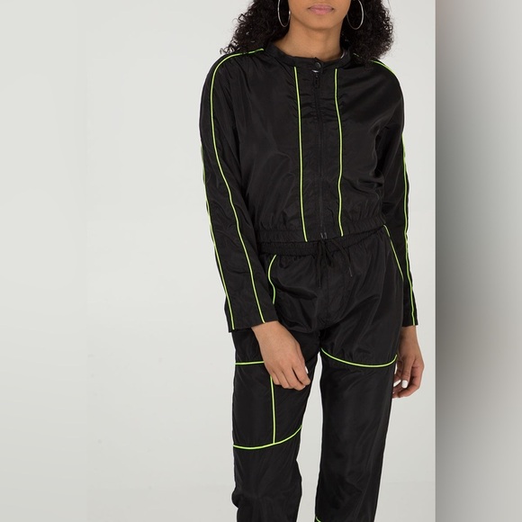 QED London cropped jacket and sweatpants (two-piece) - Picture 5 of 16
